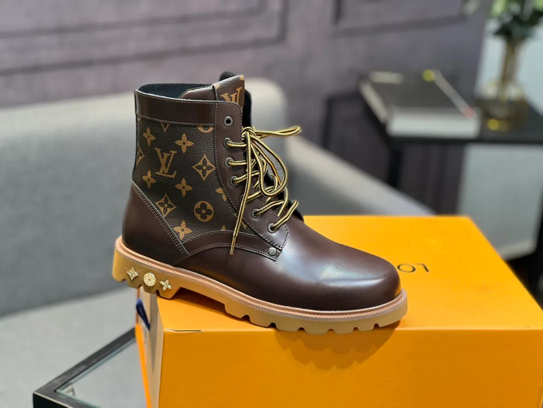 Men's shoes 💰920 L Home - the latest LV men's business casual boots, luxury and nobility are a must. They are all made of imported original first-layer cowhide, just to create a more comfortable wearing experience. ➕Top imported water-dyed full cow lining, original high wear-resistant outsole! 👏👏 Size: Male 39-44; (38 45 46 customized)